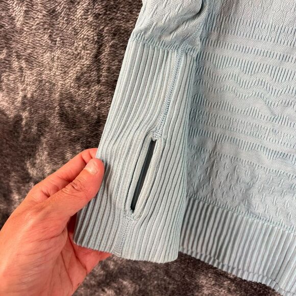 Lululemon Rest Less Pullover Light Blue Textured Thumbholes Women's 6* - Picture 4 of 10
